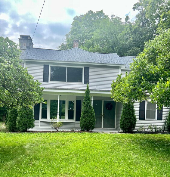 Welcome to River Road - 5 River Rd
