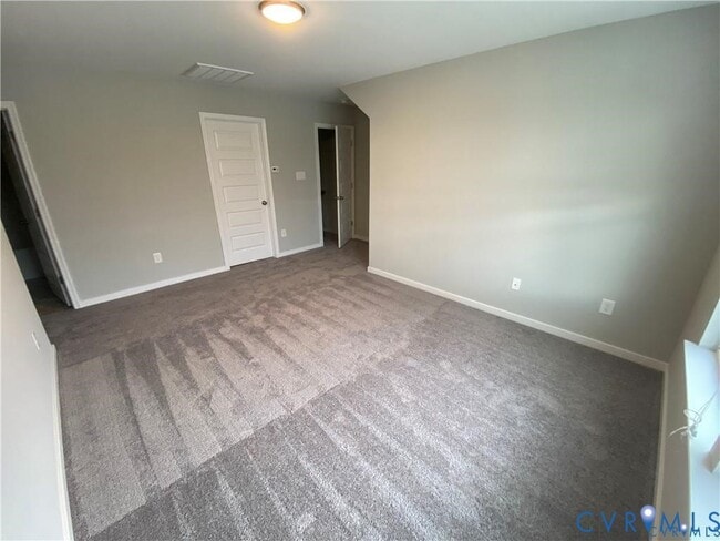 Building Photo - 8040 Rutland Village Dr