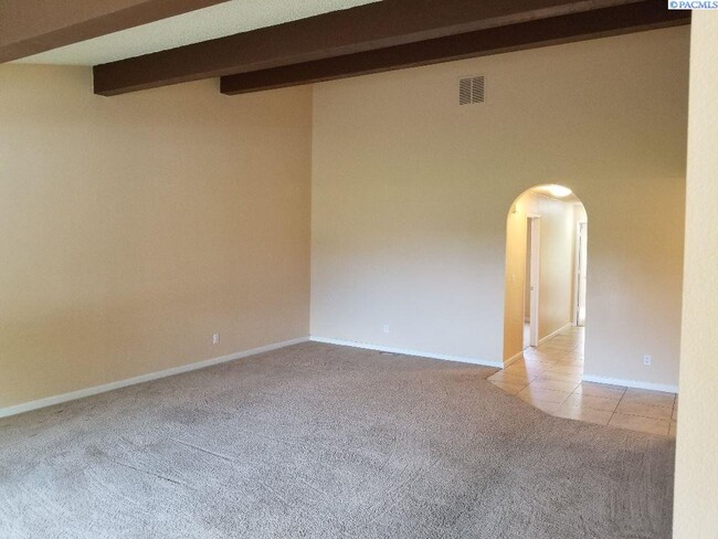 Building Photo - South Richland Townhouse for rent