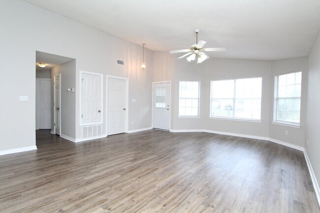 Building Photo - Coming Soon 4/20 – 3BR/2BA Home with 2-Car Garage, Open Layout, Island Kitchen, Split Floor Plan ...