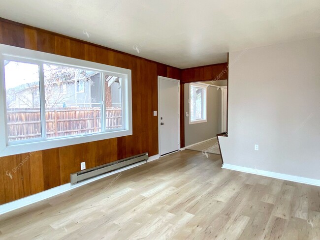 Building Photo - Centrally Located 2BR - 2BA Duplex in the ...