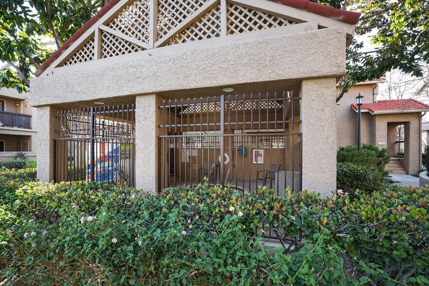 Building Photo - 2381 Archwood Ln