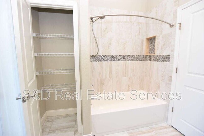 Building Photo - 6986 Highlands Creek Ave