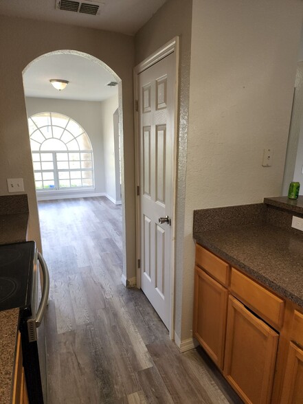 Kitchen looking into family room - 903 E Main St
