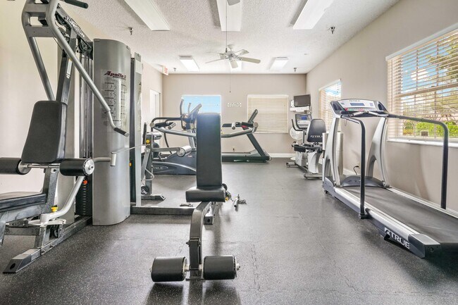 Building Photo - 10910 Lakemore Ln