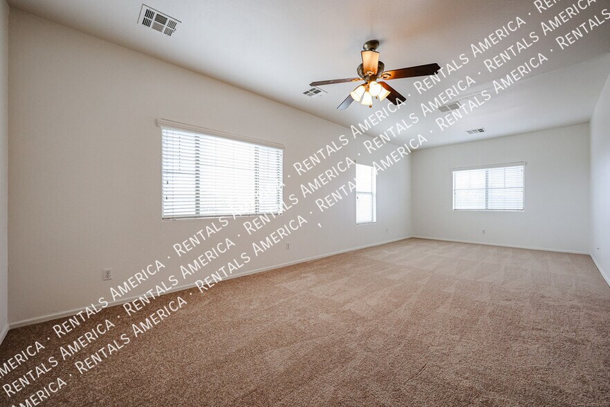 Building Photo - 935 E Blue Spruce Ln