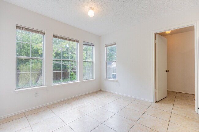 Building Photo - 491 Emerald Fields Ln