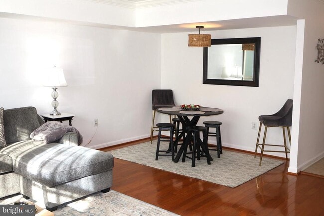 Building Photo - 5934 Mayflower Ct