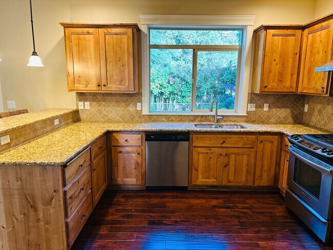 Building Photo - Beautiful Custom Felida Home