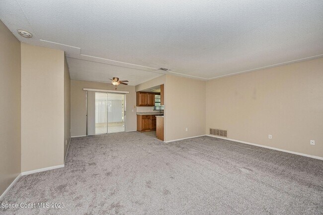 Building Photo - 608 Sacre Coeur Dr