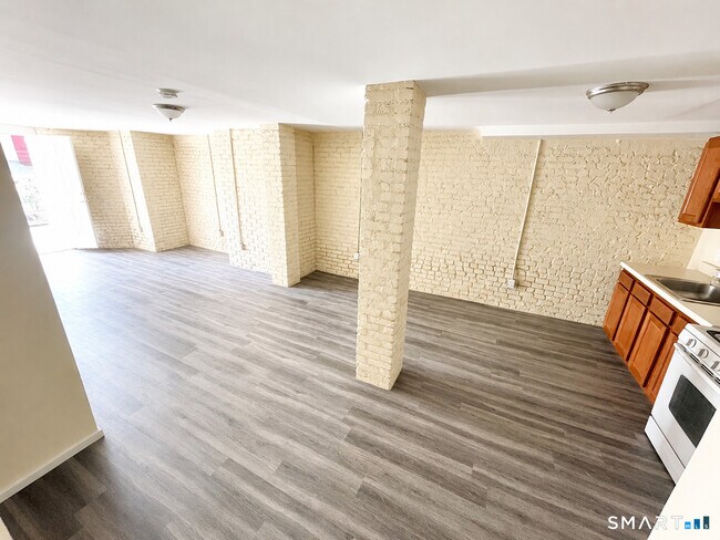 Building Photo - 125 Hillside Ave