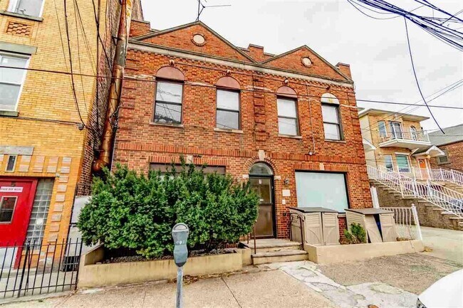 Building Photo - 7 Thorne St