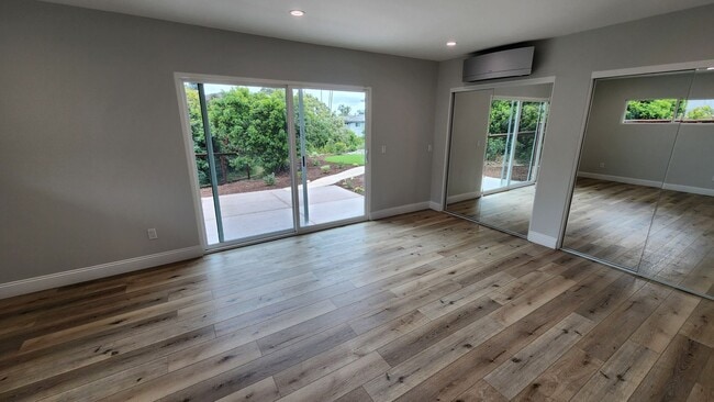 Building Photo - 4 bedroom, 2.5 bathroom home in the desirable Mt Soledad neighborhood.