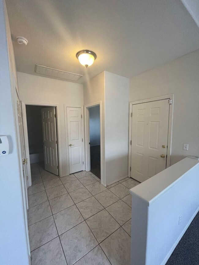 Building Photo - 2 Bed Condo in Henderson Nevada.