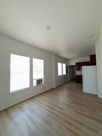 Building Photo - 101 W 21st St