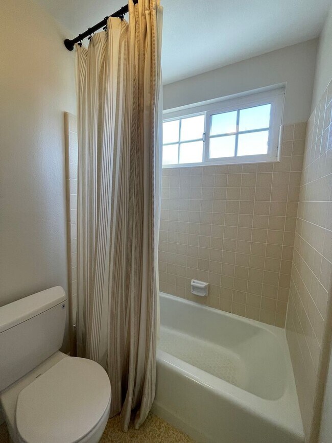 Building Photo - Beautiful Mesa Oaks Home