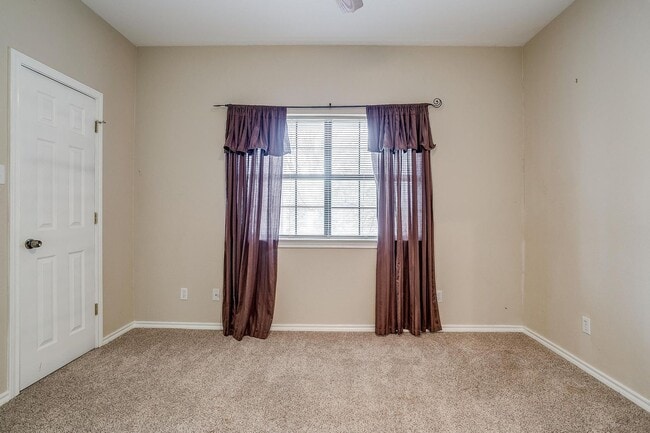 Building Photo - Country Living- Half Duplex-  3 Bed, 2 Bat...
