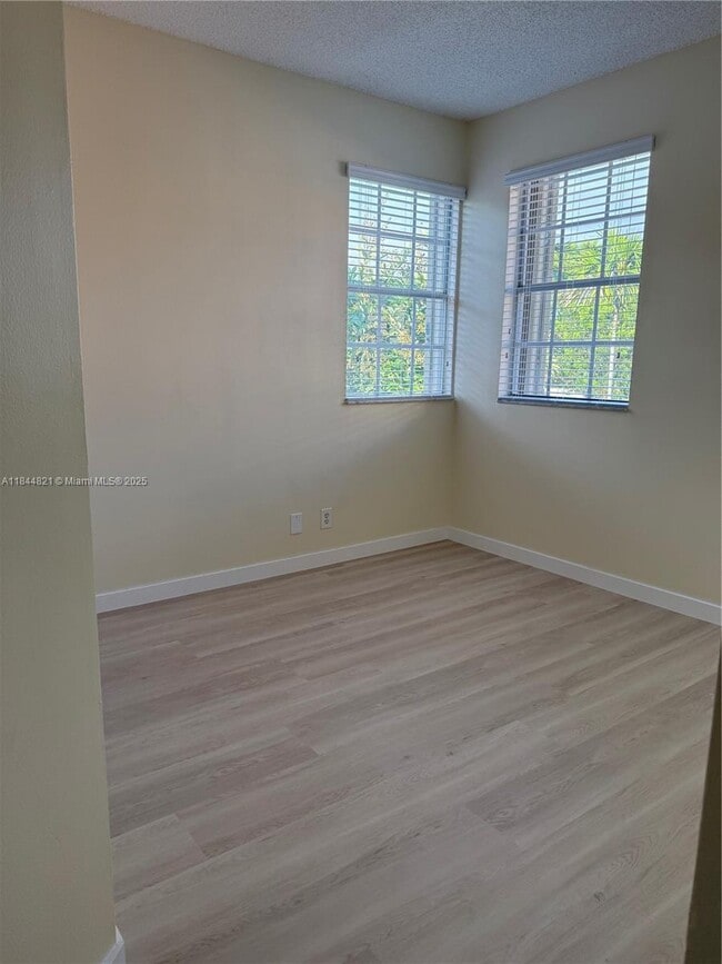 Building Photo - 1601 Sorrento Dr