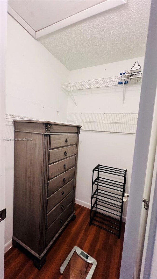 Building Photo - 581 SW Banks Terrace