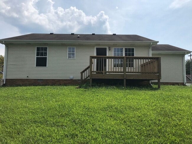 Building Photo - 3 Bedroom Pet Friendly Home For Rent!