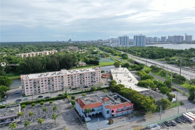 Building Photo - 16465 NE 22nd Ave