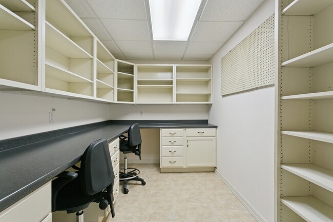 Building Photo - 182 Saddletown Rd