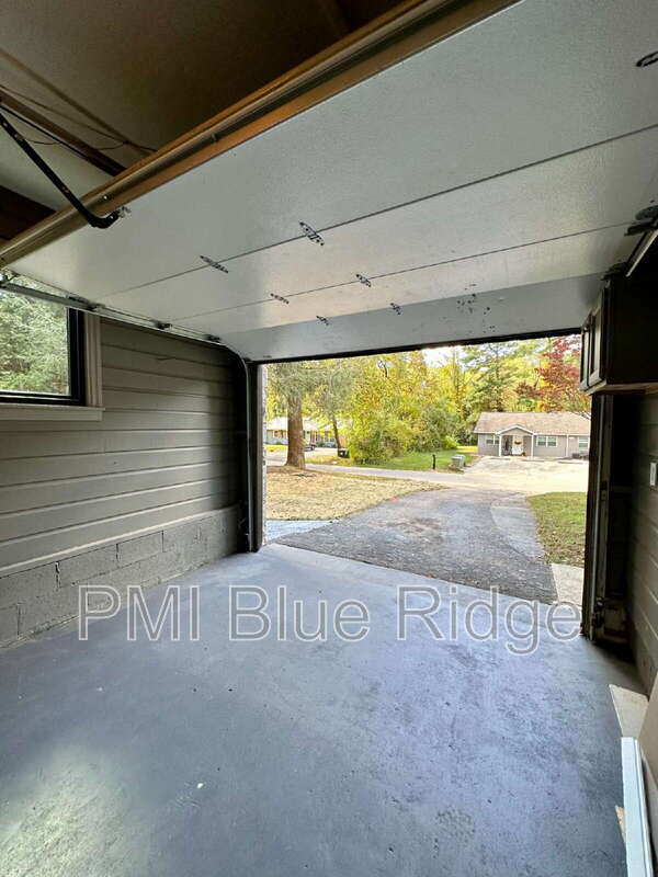 Building Photo - 2028 Arlington Pl