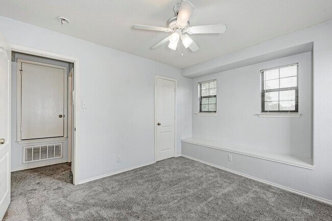 Building Photo - 530 Sheep Trail Dr