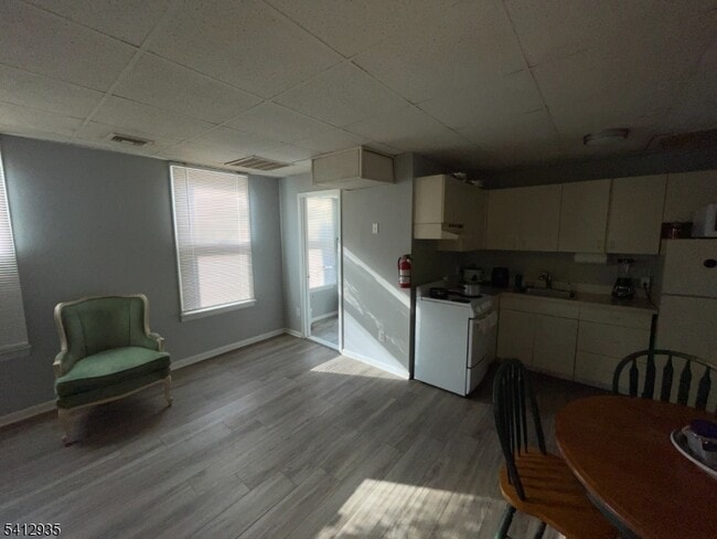 Building Photo - 44 N Sussex St