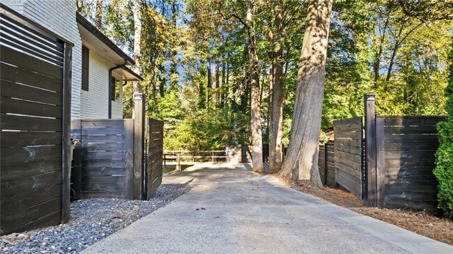 Building Photo - 2676 Cottonwood Dr