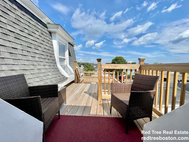 Building Photo - 98 Franklin St