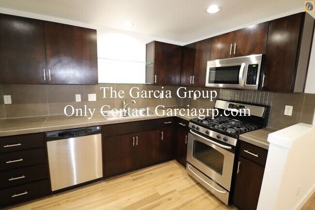 Building Photo - 765 NE Adwick Dr