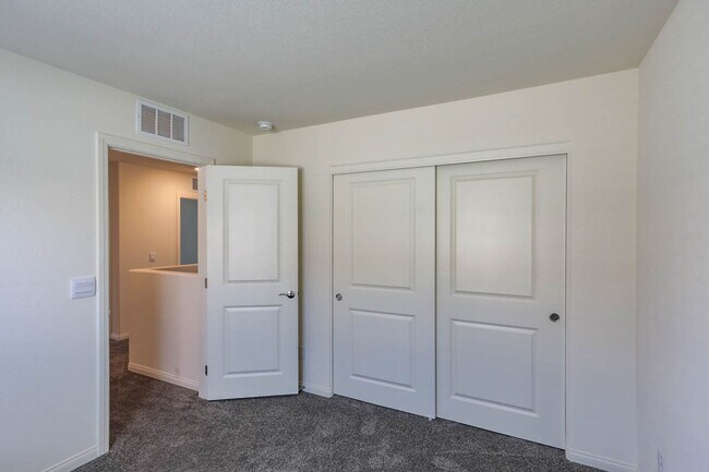 Building Photo - 4 Bed, 2.5 Bath Home In A Gated Community ...