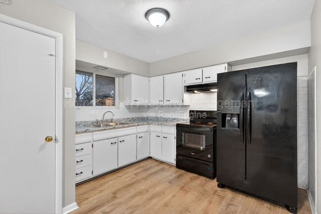 Building Photo - 2403 Gardner Dr