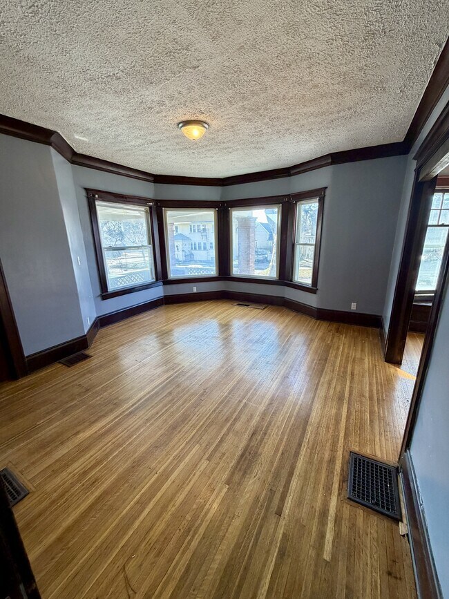 Building Photo - 98 Pierpont St