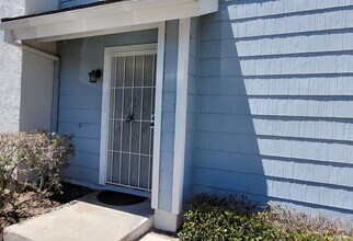 Building Photo - Spacious Carmel Valley Townhome