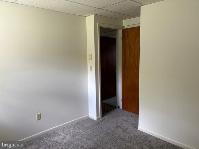Building Photo - 56 Pineside Dr