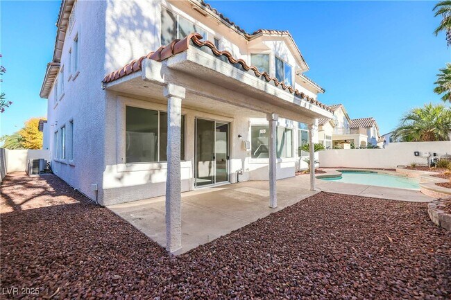 Building Photo - 3045 Sunrise Heights Dr