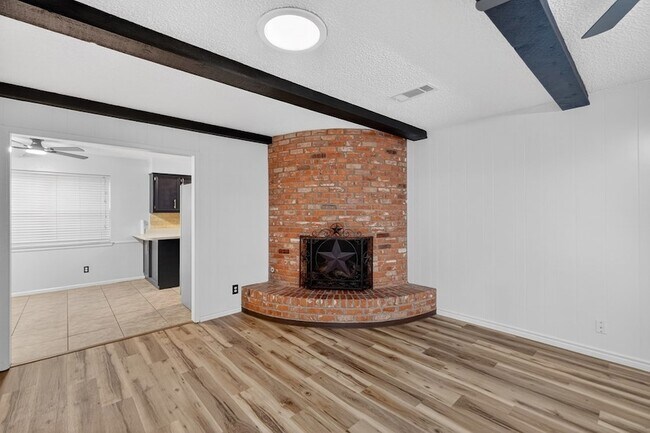 Building Photo - 2821 Metz Dr