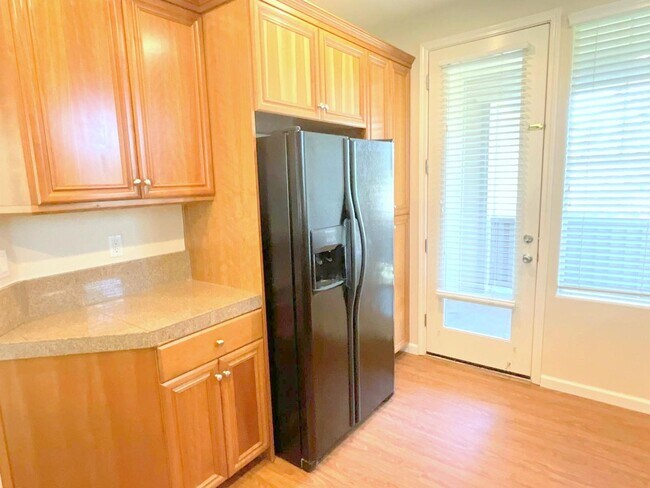 Building Photo - 915 Joree Ln