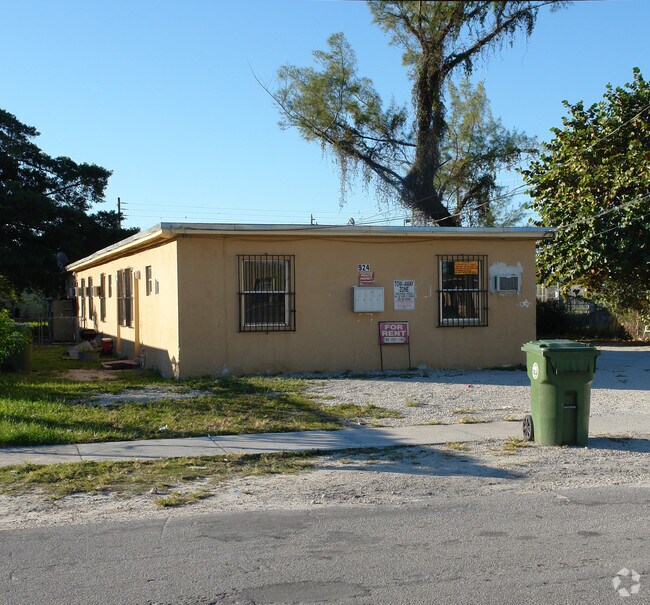 Building Photo - 924 NW 70th St