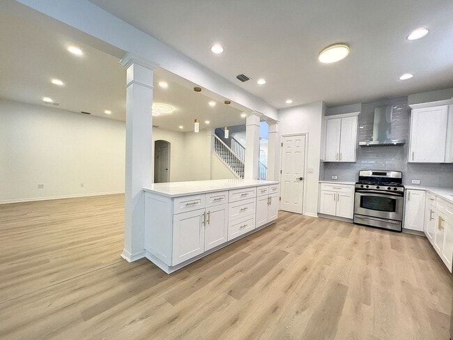 Building Photo - Beautifully Renovated Home in Tampa Palms ...