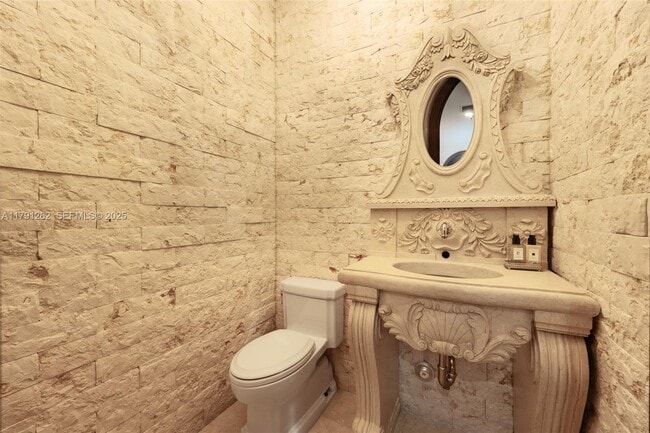 Building Photo - 6016 Leonardo St