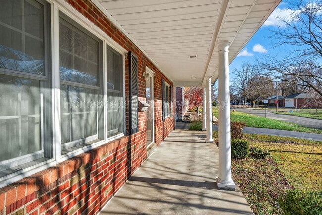 Building Photo - 1255 St Antoine St