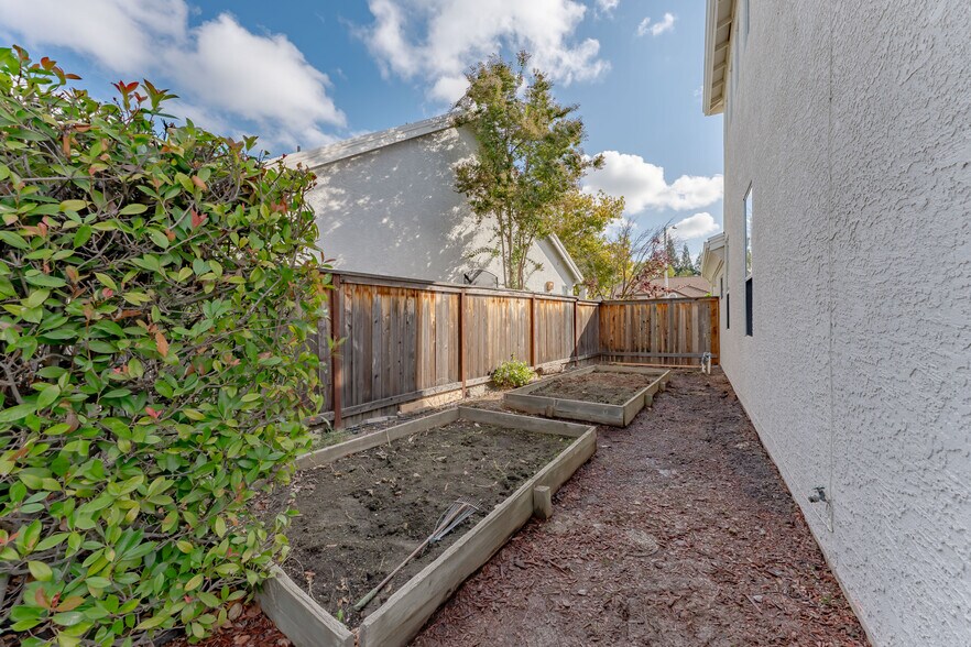Building Photo - 5161 Weston Way