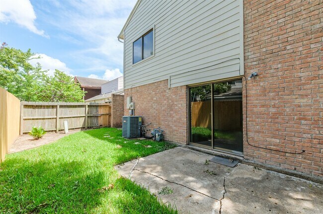 Building Photo - 514 Shady Dale Dr