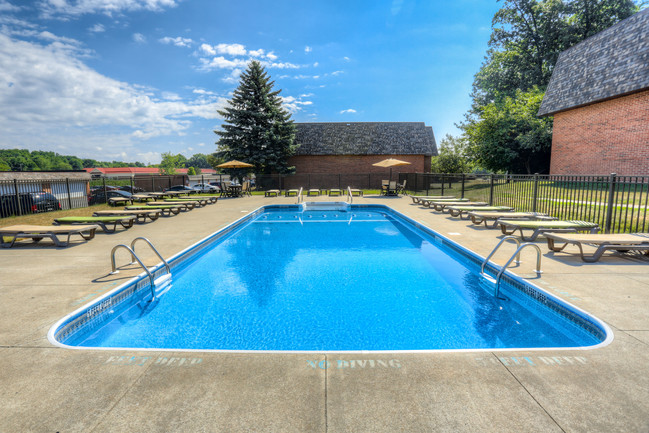 Swimming Pool - Kimbrook Manor