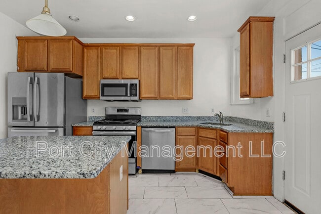 Building Photo - 438 Cornwall St