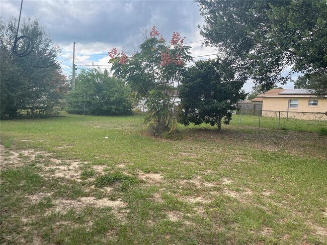 Building Photo - 2403 Lisa St