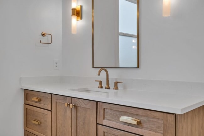 Building Photo - Luxury living in this brand new home - Franklin, TN